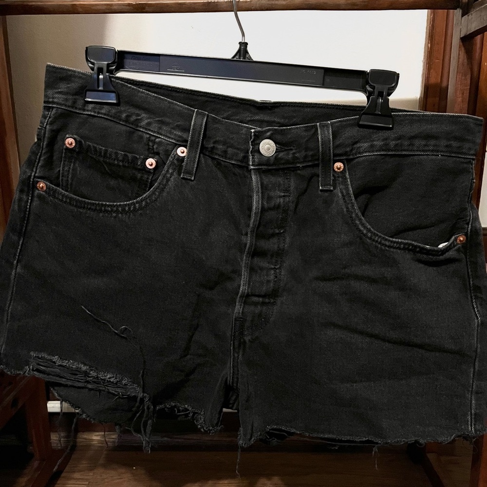 LEVIS 501 black distressed denim shorts - Picture 5 of 9